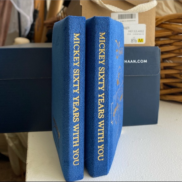 Disney 60th Mickey limited Edition book brochure cover - Picture 9 of 9